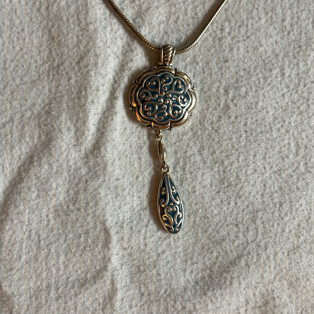 Vintage pendant blue and silver necklace